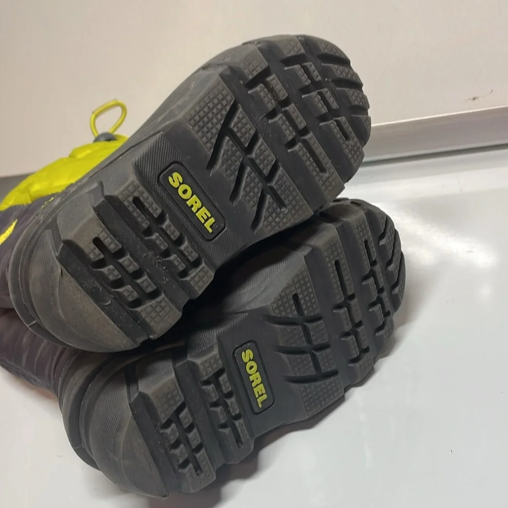 Sorel Flurry Children’s Boot In Black / Yellow Size 10